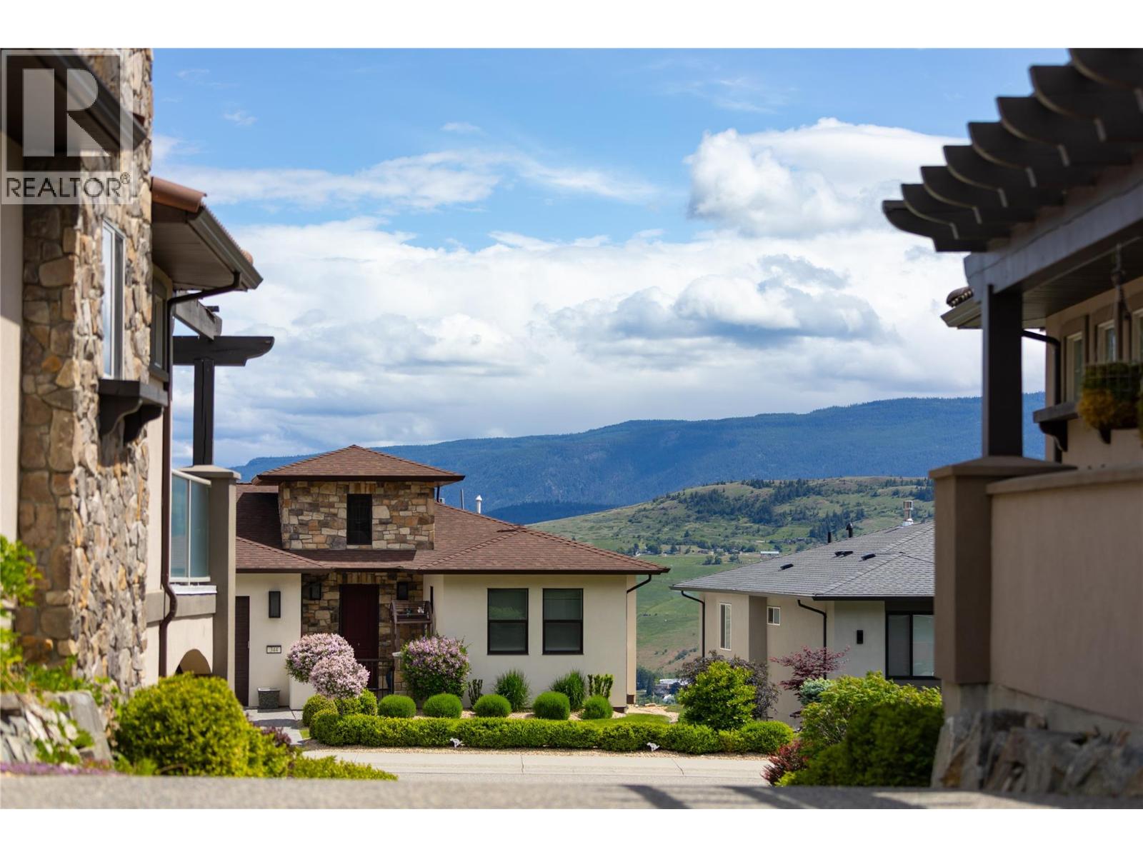 339 Cordon Place, Vernon, British Columbia  V1H 1Z9 - Photo 10 - 10388113