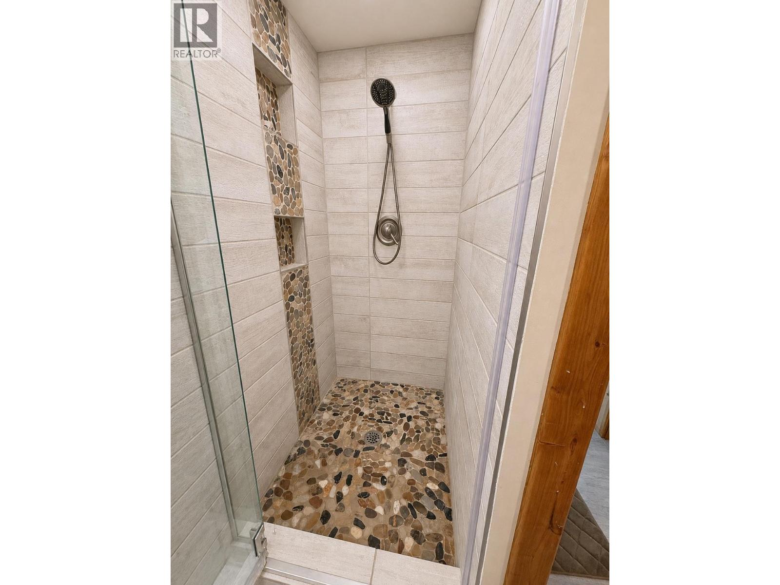 3981 Eagle Bay Road, Eagle Bay, British Columbia  V0E 1T0 - Photo 8 - 10388170
