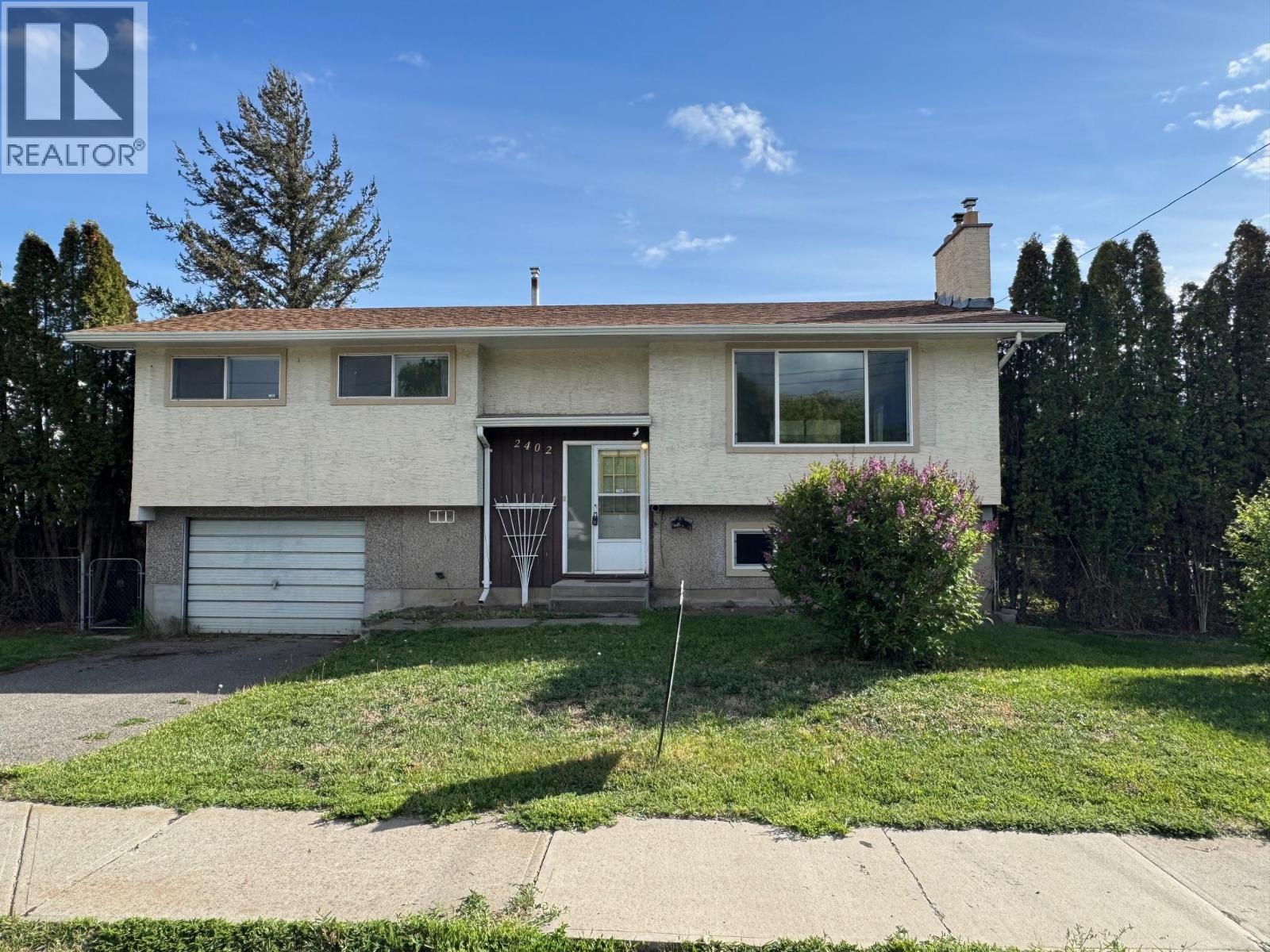 2402 Clapperton Avenue, Merritt, British Columbia  V1K 1A2 - Photo 2 - 10388174