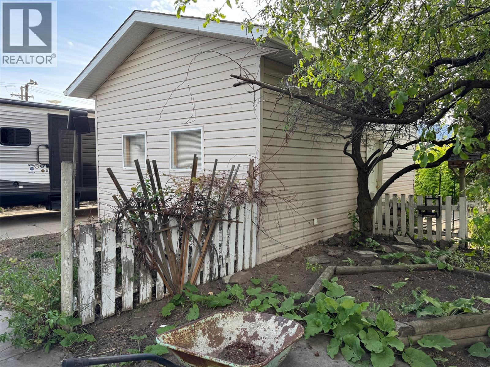 2402 Clapperton Avenue, Merritt, British Columbia  V1K 1A2 - Photo 24 - 10388174