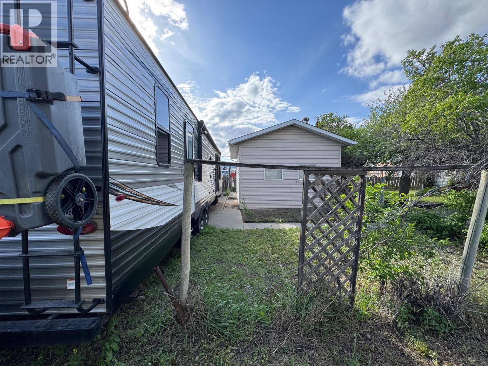 2402 Clapperton Avenue, Merritt, British Columbia  V1K 1A2 - Photo 25 - 10388174