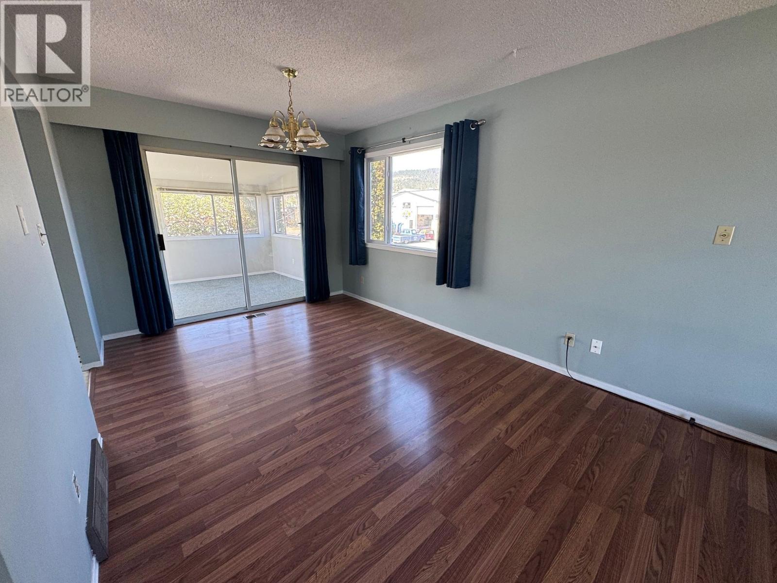 2402 Clapperton Avenue, Merritt, British Columbia  V1K 1A2 - Photo 9 - 10388174