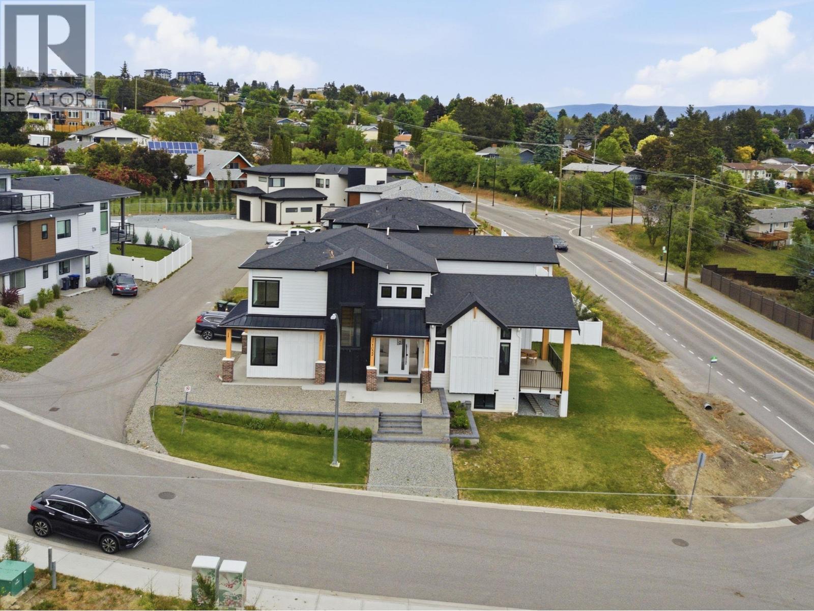 1032 Oak Barrel Lane, West Kelowna, British Columbia  V1Z 0A6 - Photo 2 - 10388048