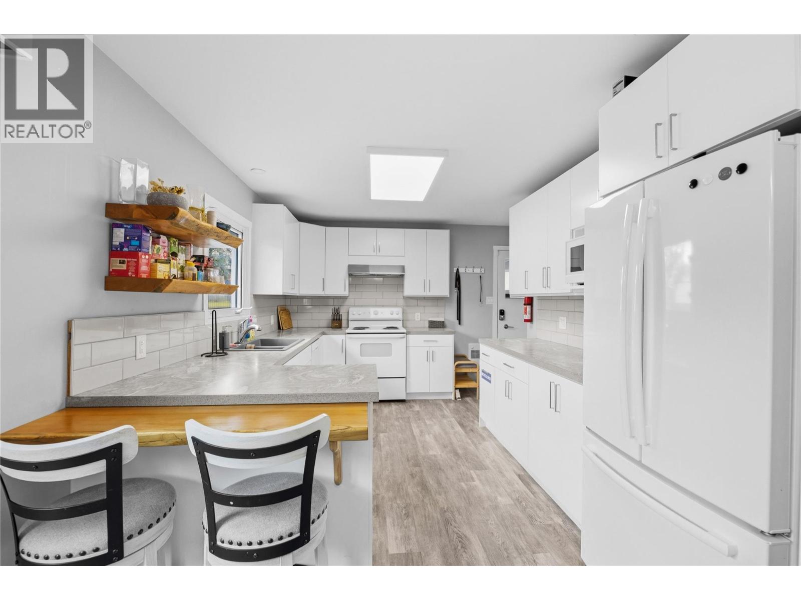 809 Main Street, Okanagan Falls, British Columbia  V0H 1R4 - Photo 6 - 10387008
