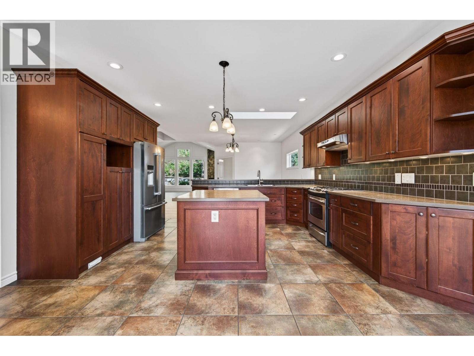 606 Stoneridge Lane, Kamloops, British Columbia  V2H 0A7 - Photo 10 - 10387188