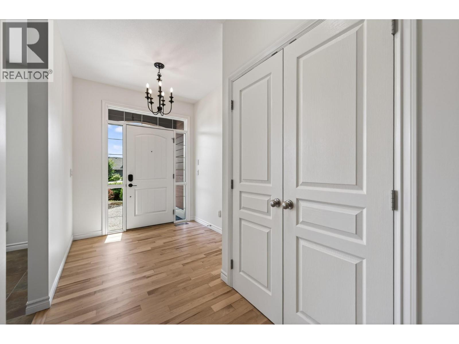 606 Stoneridge Lane, Kamloops, British Columbia  V2H 0A7 - Photo 3 - 10387188