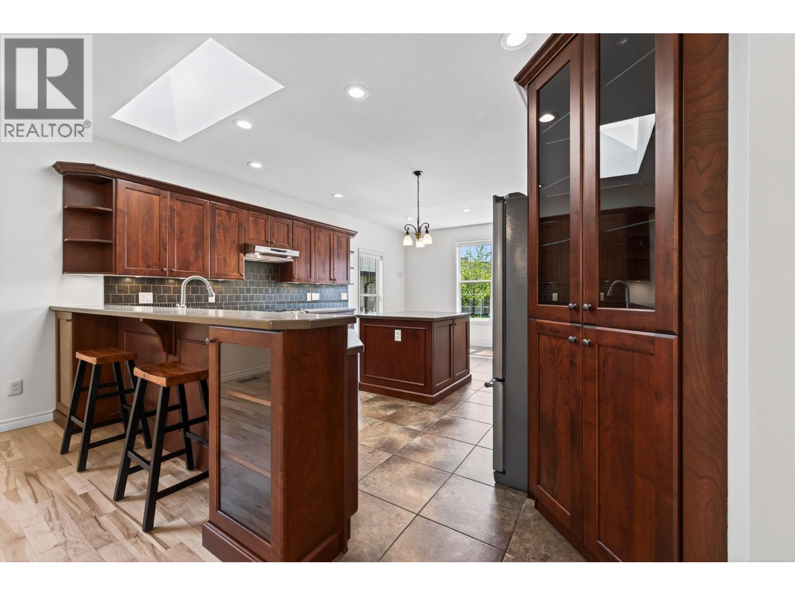 606 Stoneridge Lane, Kamloops, British Columbia  V2H 0A7 - Photo 4 - 10387188