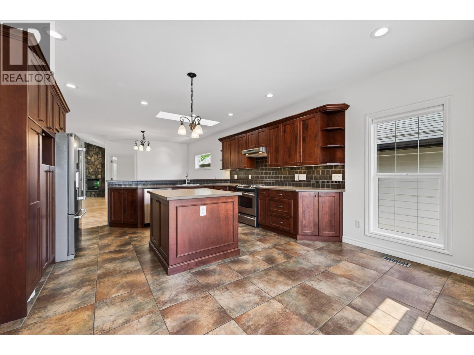 606 Stoneridge Lane, Kamloops, British Columbia  V2H 0A7 - Photo 5 - 10387188