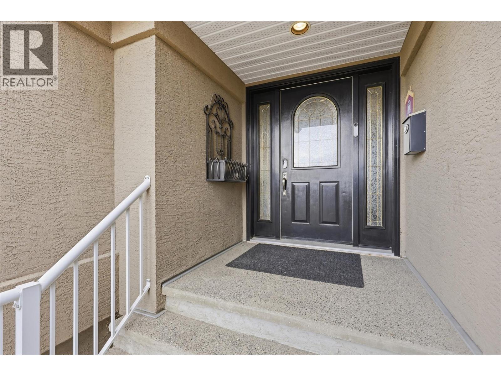 2076 Muirfield Road, Kamloops, British Columbia  V1S 1S6 - Photo 2 - 10388205