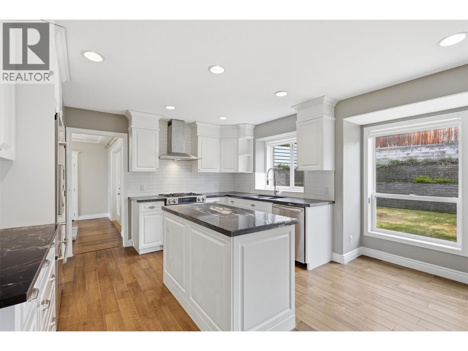 2076 Muirfield Road, Kamloops, British Columbia  V1S 1S6 - Photo 4 - 10388205