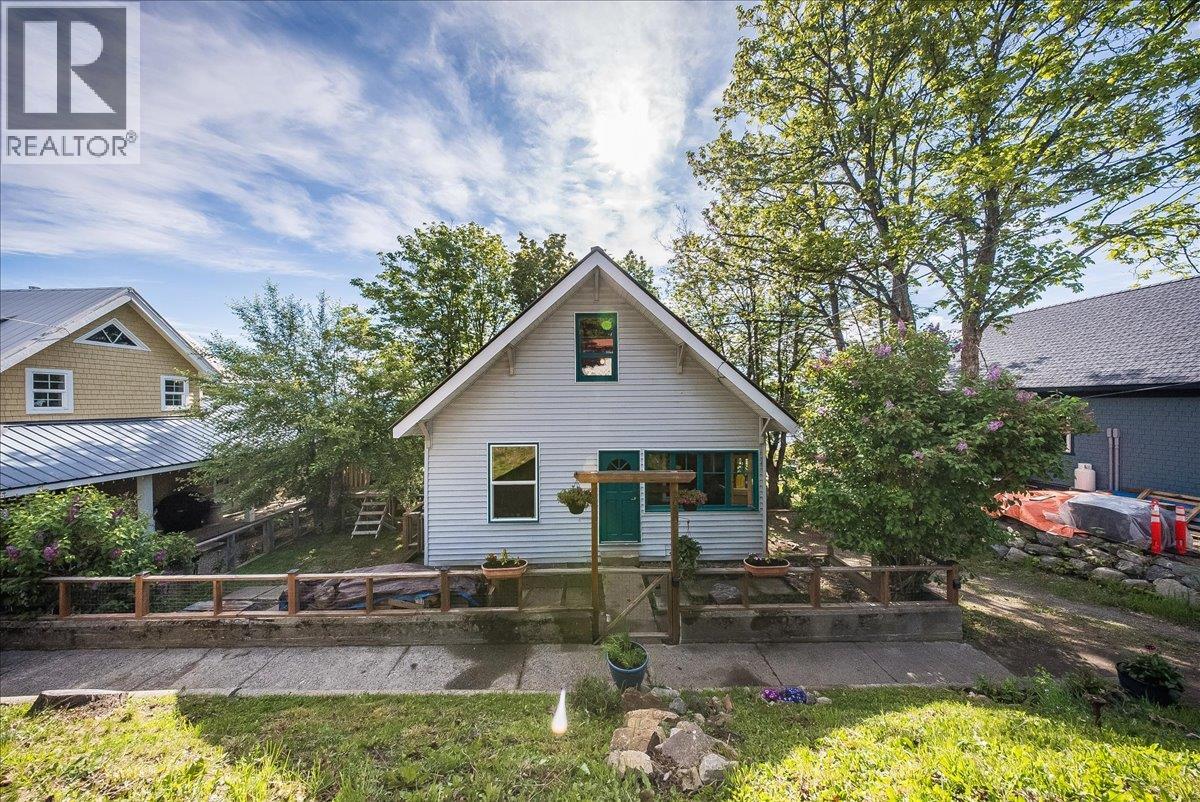 2050 Georgia Street, rossland, British Columbia