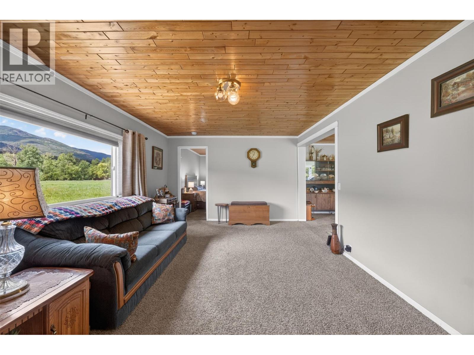 1403 Salmon River Road, Salmon Arm, British Columbia  V1E 3H3 - Photo 10 - 10387936
