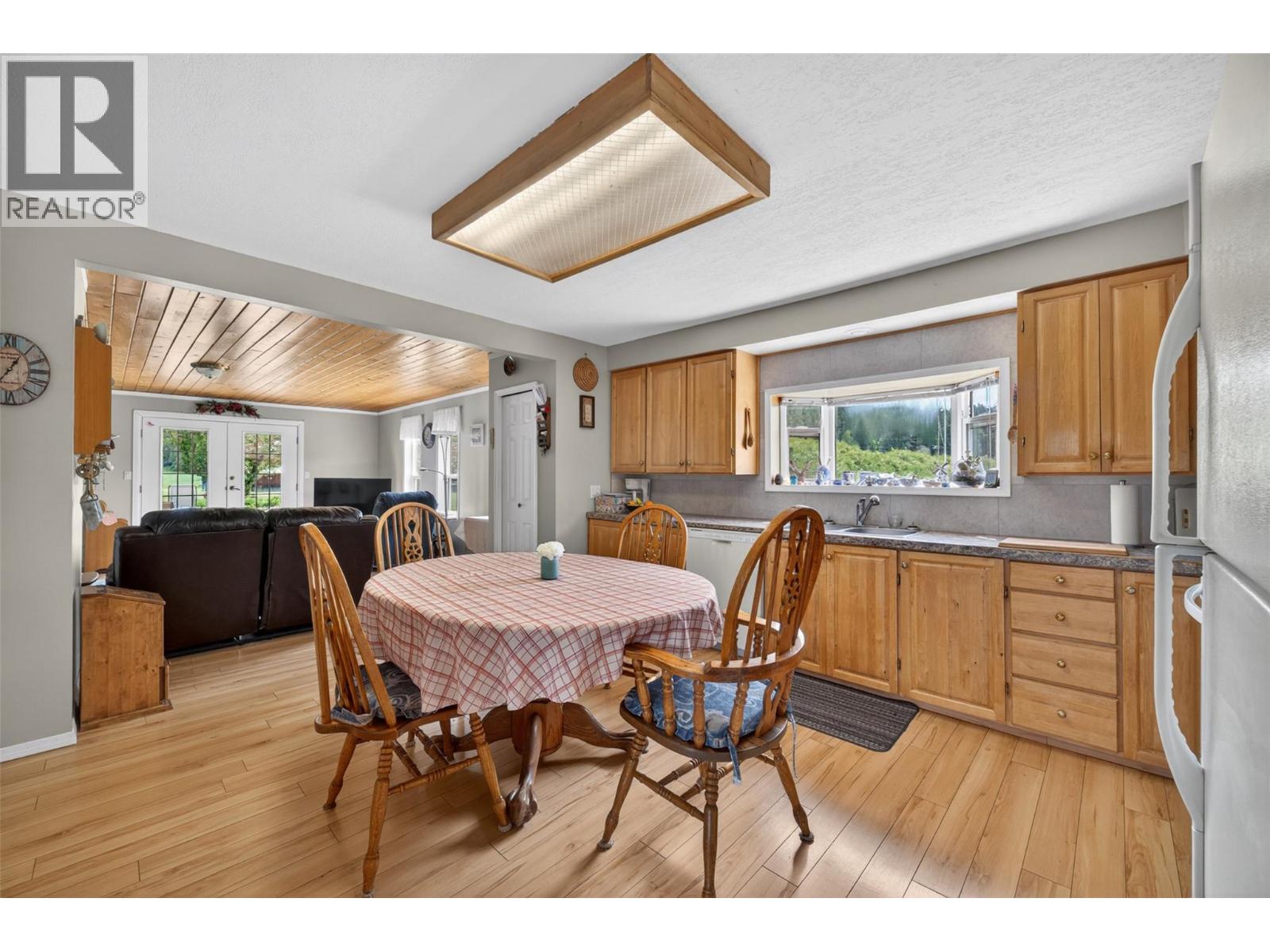 1403 Salmon River Road, Salmon Arm, British Columbia  V1E 3H3 - Photo 11 - 10387936