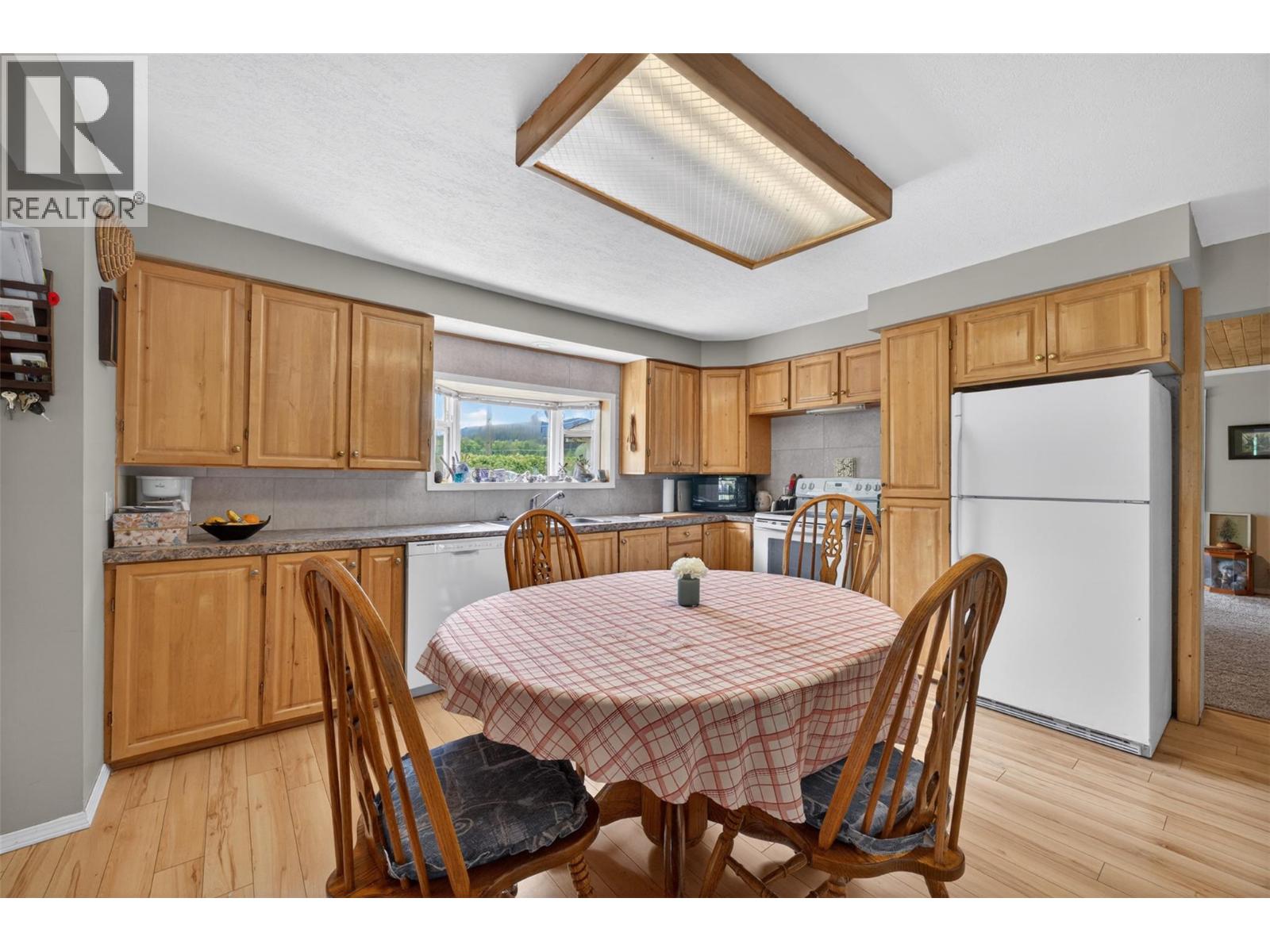 1403 Salmon River Road, Salmon Arm, British Columbia  V1E 3H3 - Photo 13 - 10387936