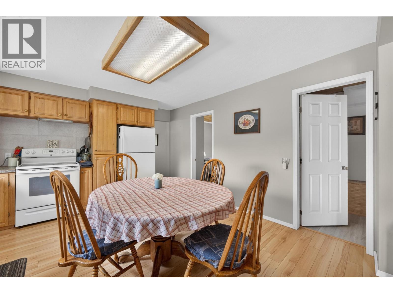 1403 Salmon River Road, Salmon Arm, British Columbia  V1E 3H3 - Photo 15 - 10387936