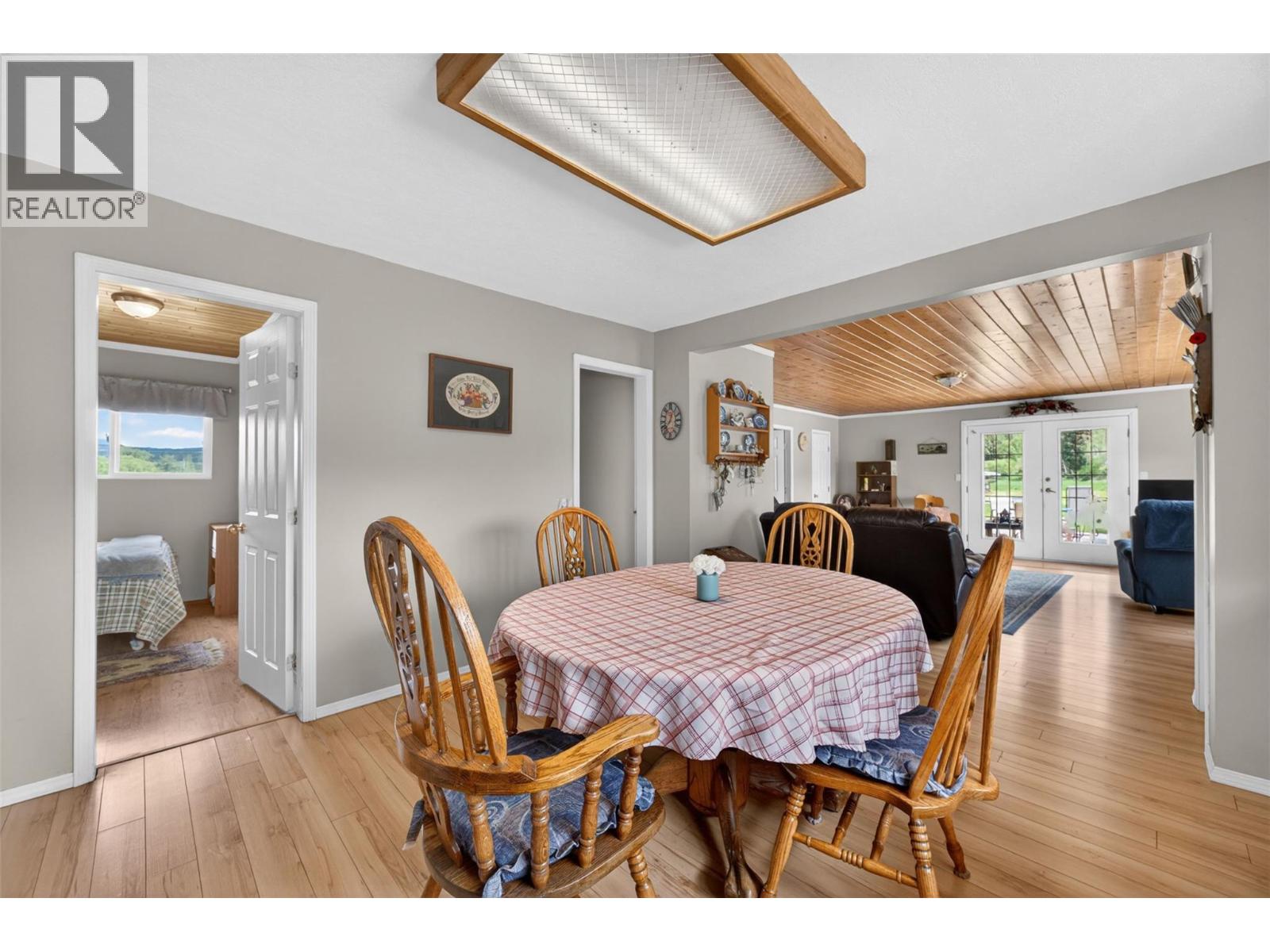 1403 Salmon River Road, Salmon Arm, British Columbia  V1E 3H3 - Photo 19 - 10387936