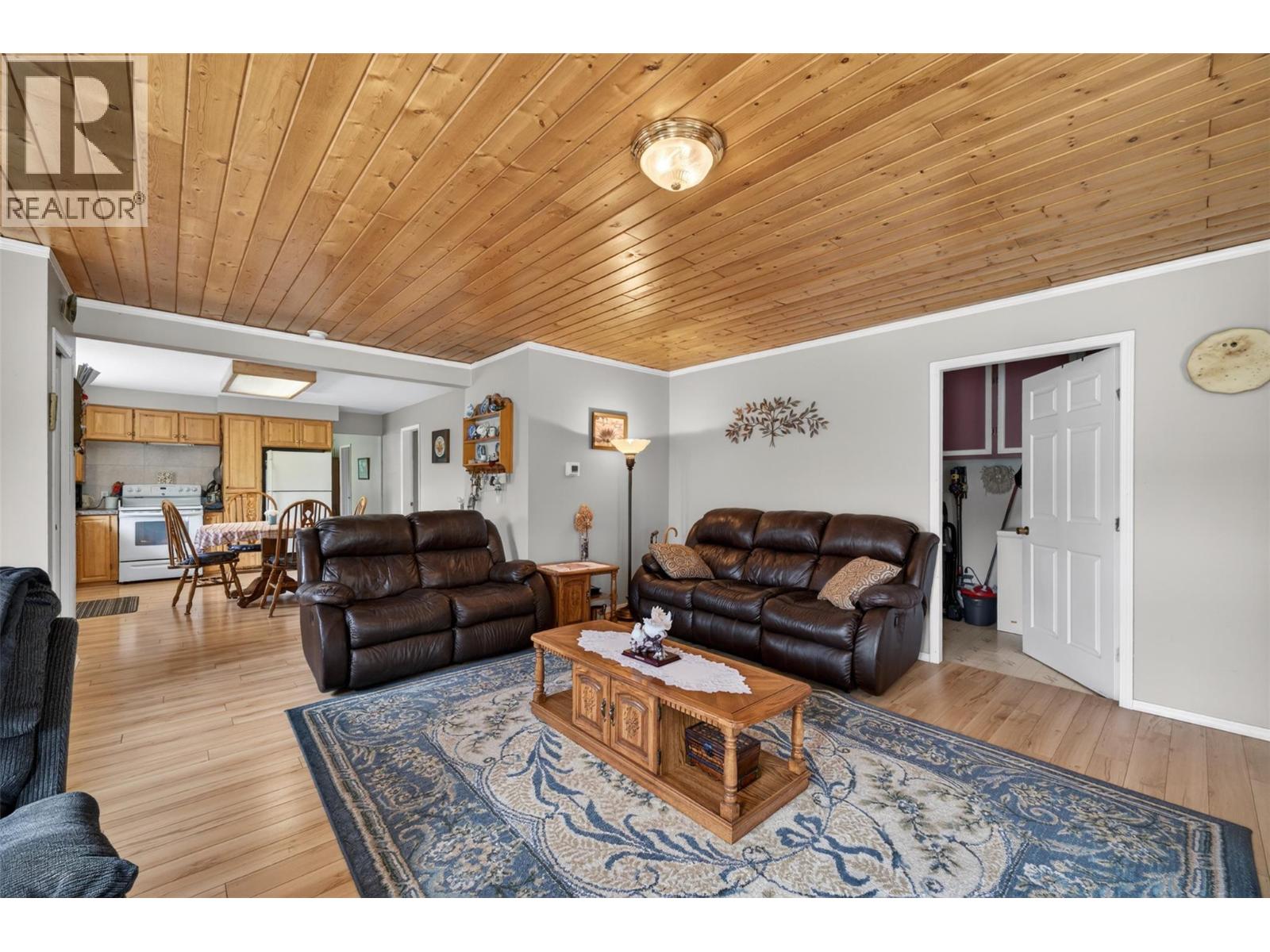 1403 Salmon River Road, Salmon Arm, British Columbia  V1E 3H3 - Photo 21 - 10387936