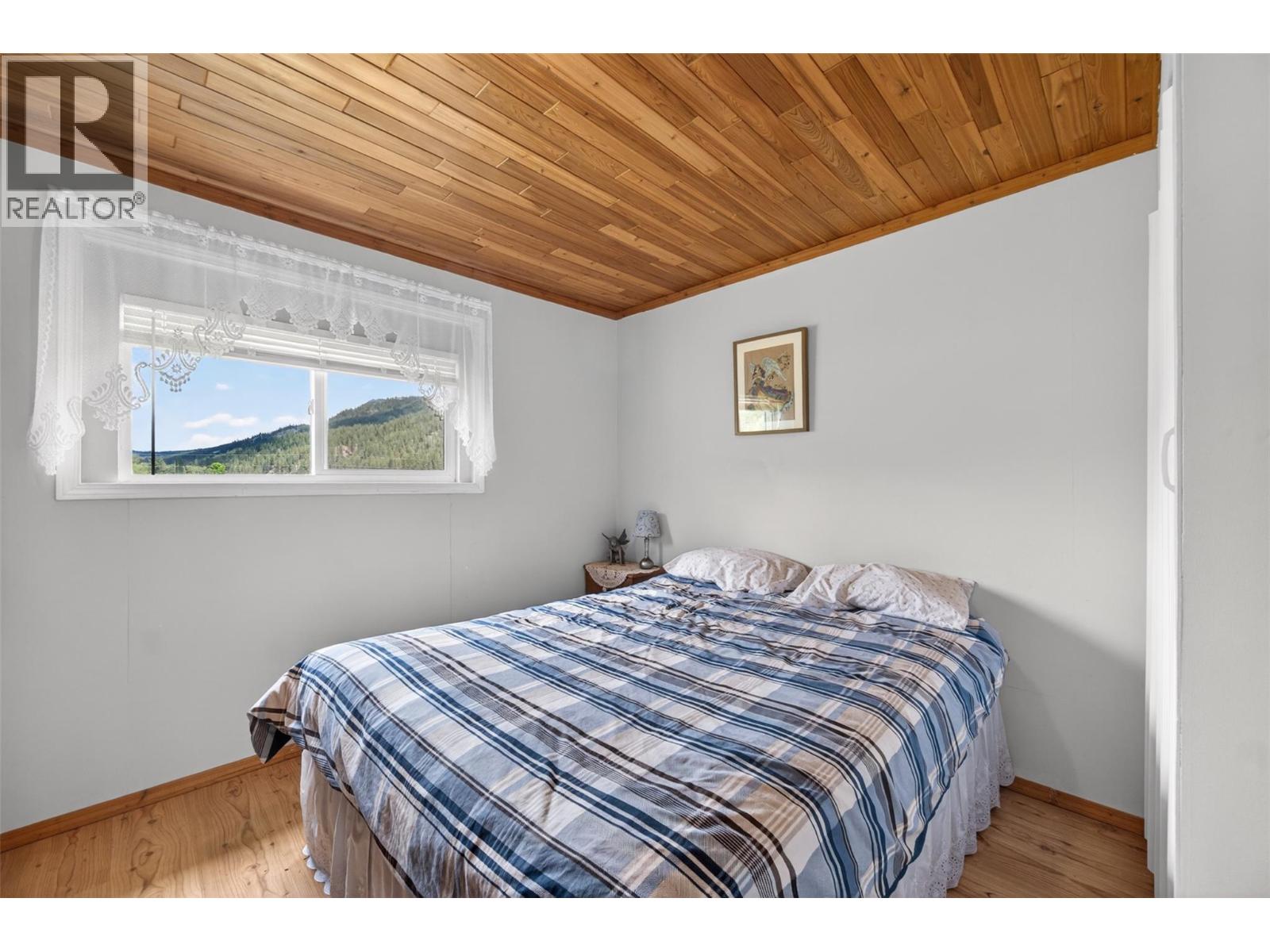 1403 Salmon River Road, Salmon Arm, British Columbia  V1E 3H3 - Photo 28 - 10387936