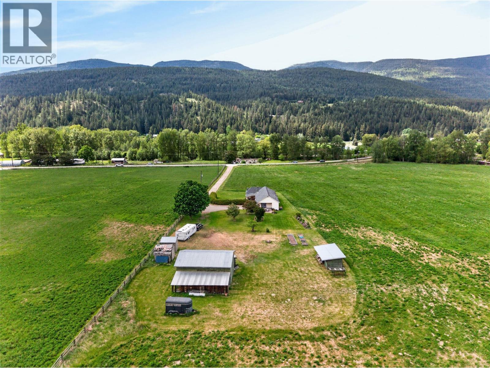1403 Salmon River Road, Salmon Arm, British Columbia  V1E 3H3 - Photo 3 - 10387936