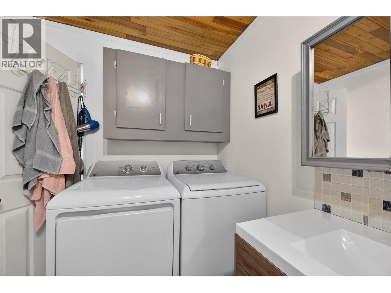 1403 Salmon River Road, Salmon Arm, British Columbia  V1E 3H3 - Photo 32 - 10387936