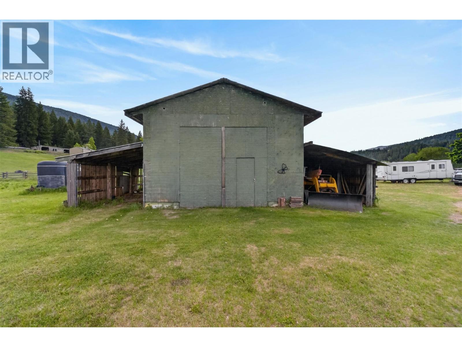 1403 Salmon River Road, Salmon Arm, British Columbia  V1E 3H3 - Photo 35 - 10387936