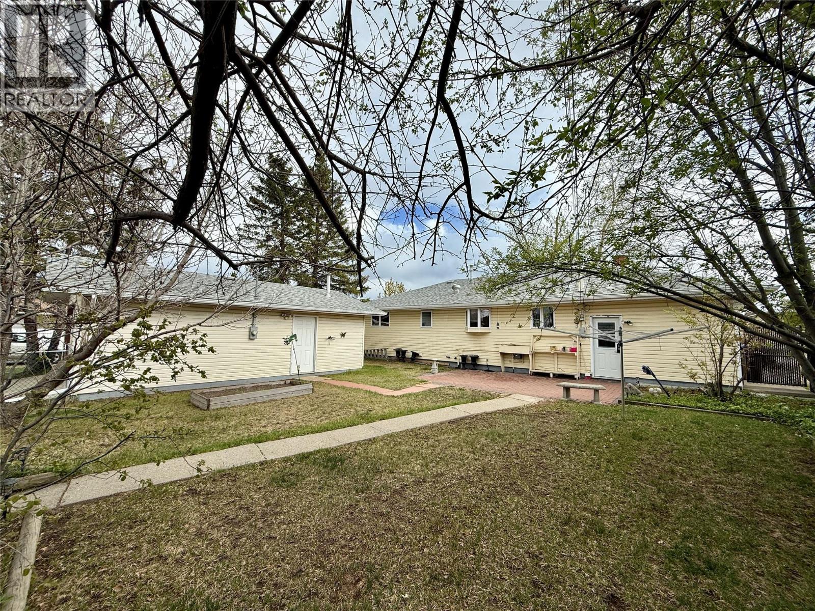 1300 116 Avenue, Dawson Creek, British Columbia  V1G 3E7 - Photo 2 - 10388157