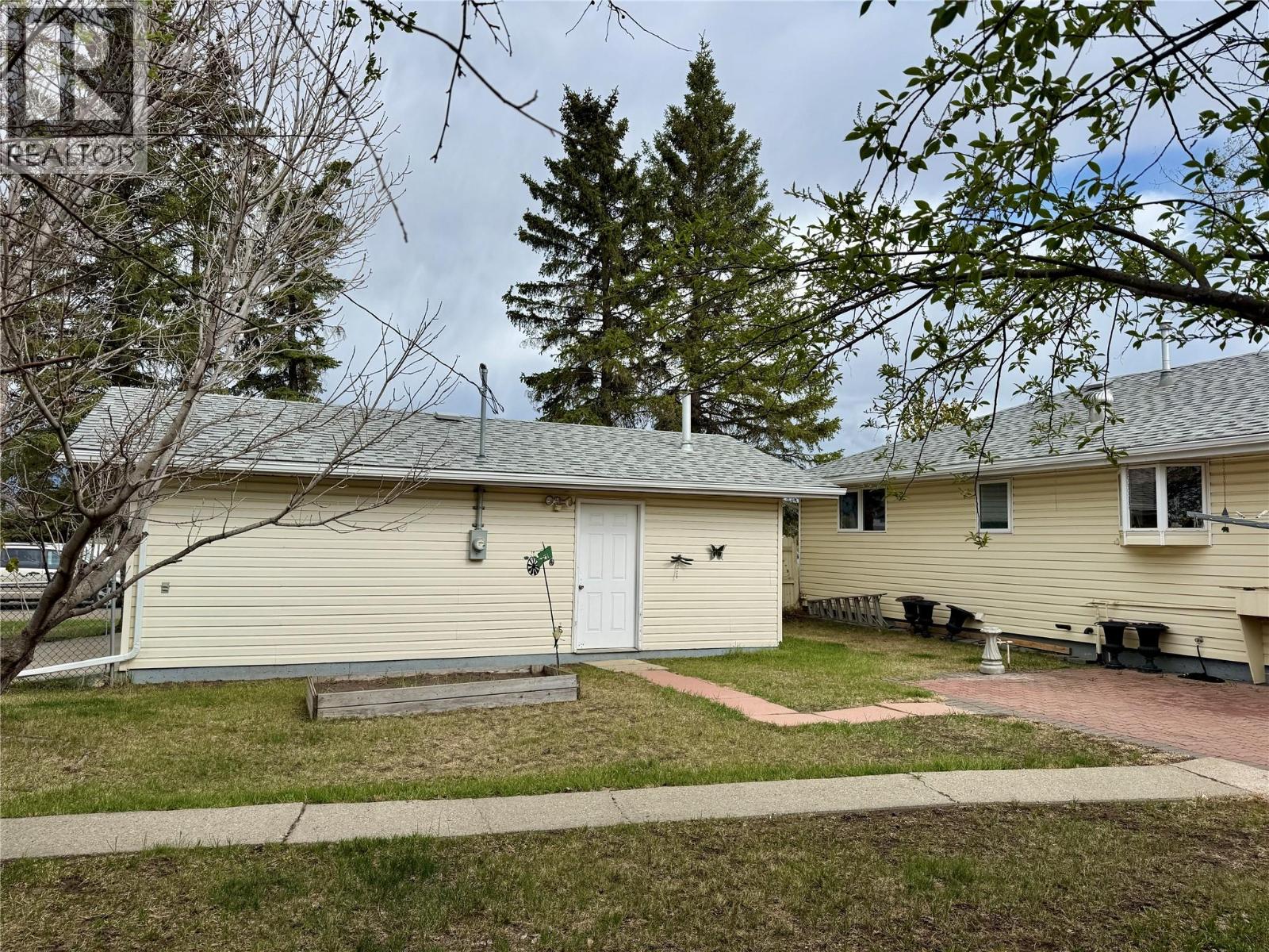 1300 116 Avenue, Dawson Creek, British Columbia  V1G 3E7 - Photo 22 - 10388157