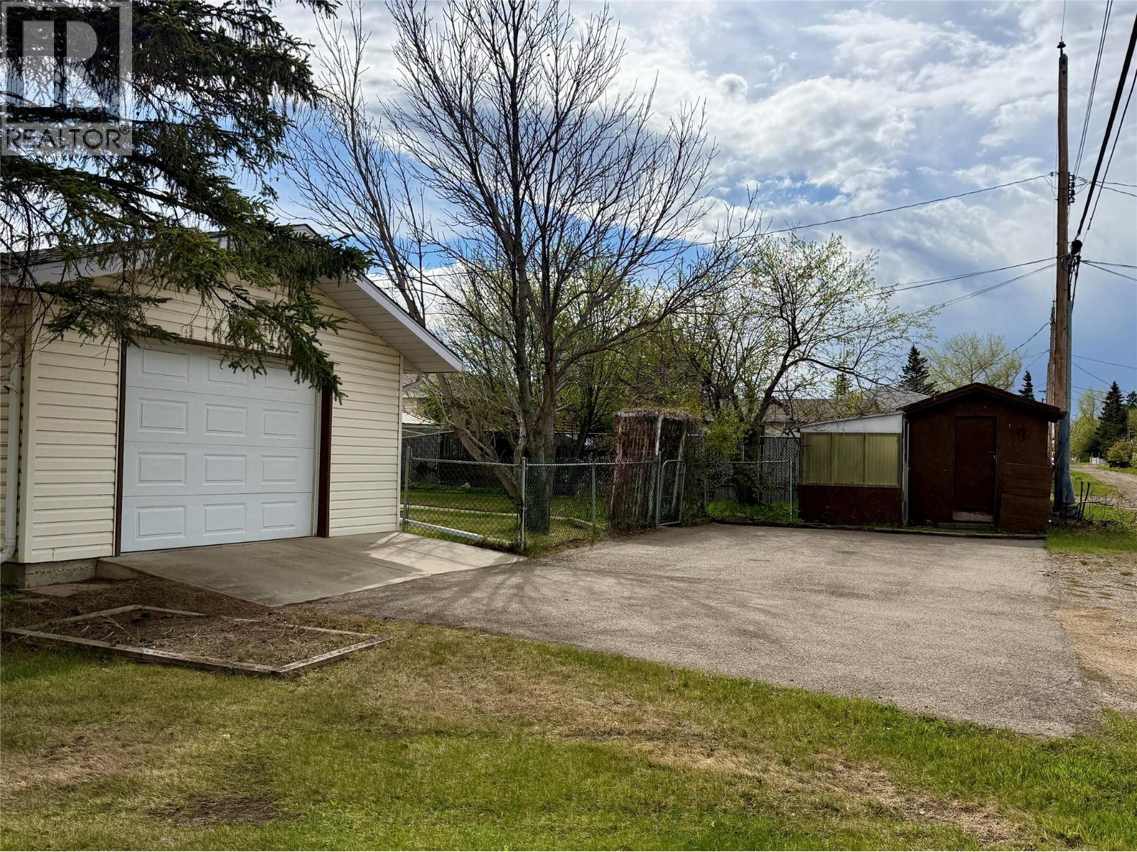 1300 116 Avenue, Dawson Creek, British Columbia  V1G 3E7 - Photo 23 - 10388157