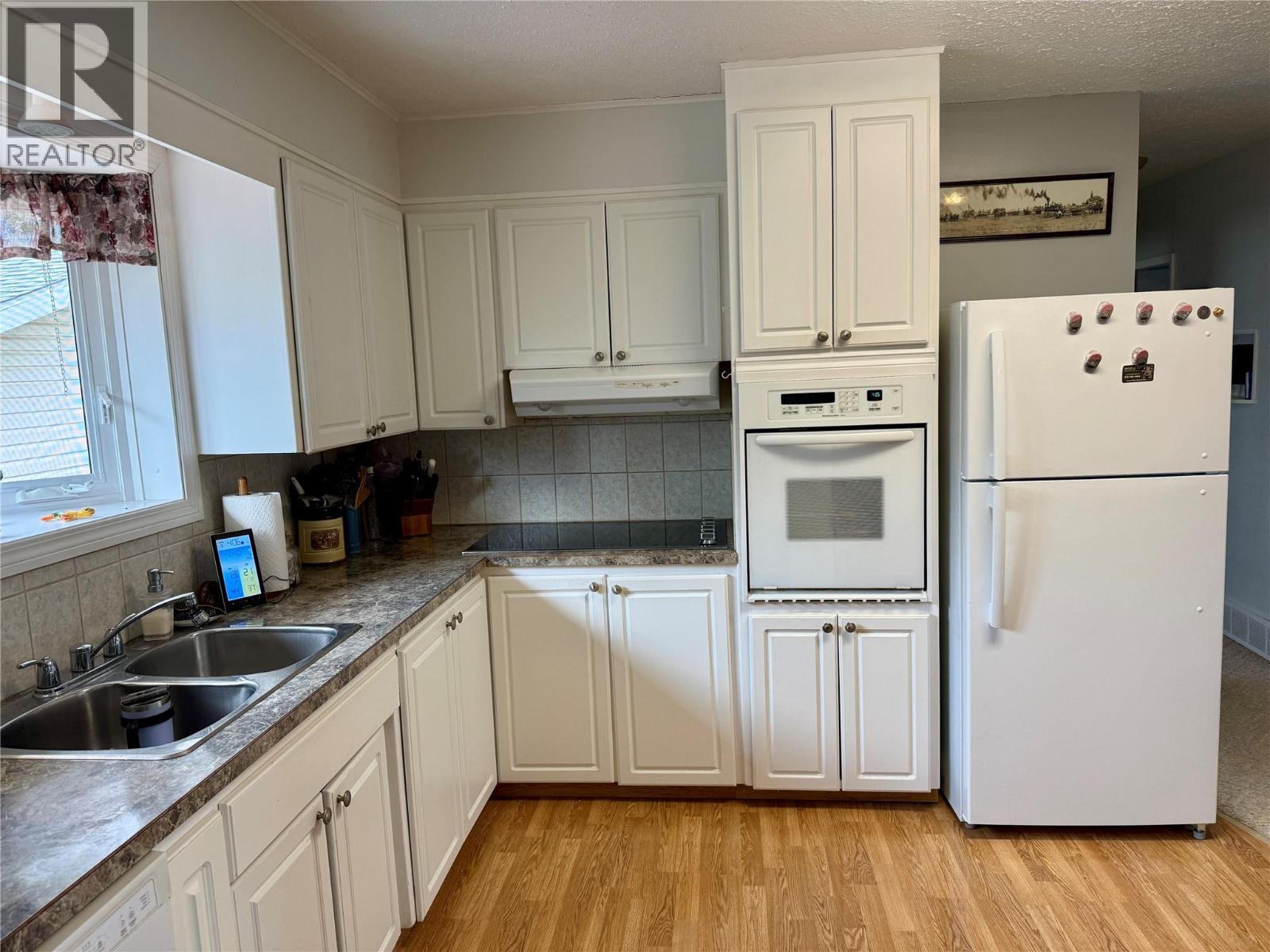 1300 116 Avenue, Dawson Creek, British Columbia  V1G 3E7 - Photo 6 - 10388157