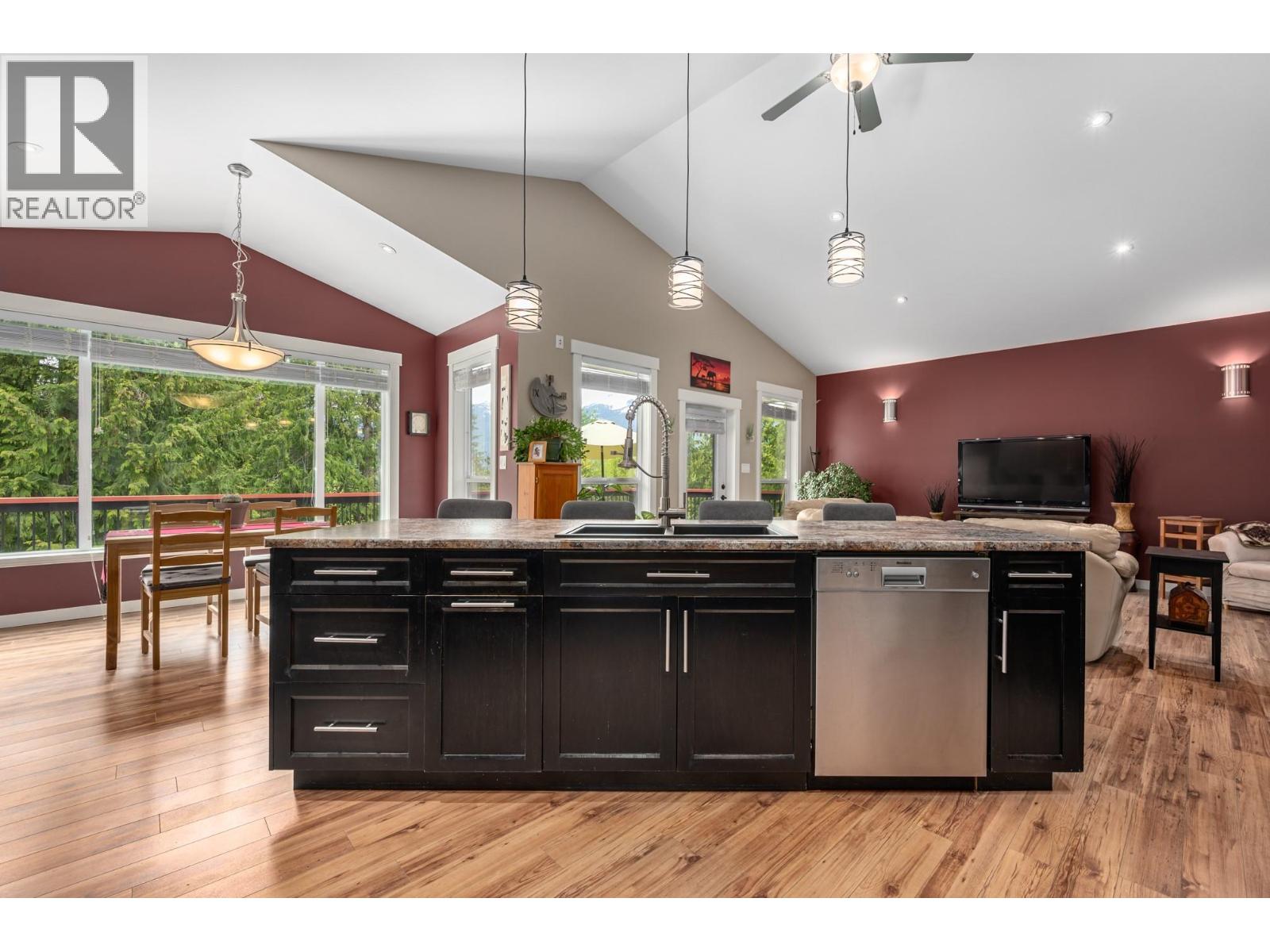 787 Crescent Bay Road, Nakusp, British Columbia  V0G 1R1 - Photo 11 - 10387999
