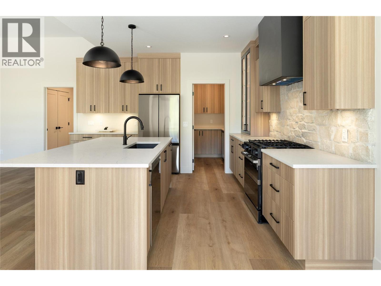 2125 Montenegro Drive, Kelowna, British Columbia  V1P 0B2 - Photo 10 - 10387399