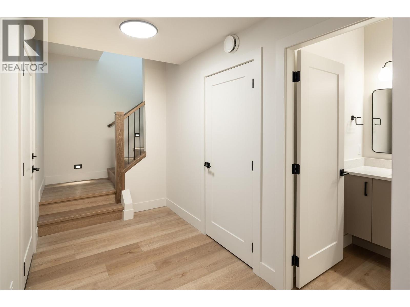 2125 Montenegro Drive, Kelowna, British Columbia  V1P 0B2 - Photo 32 - 10387399