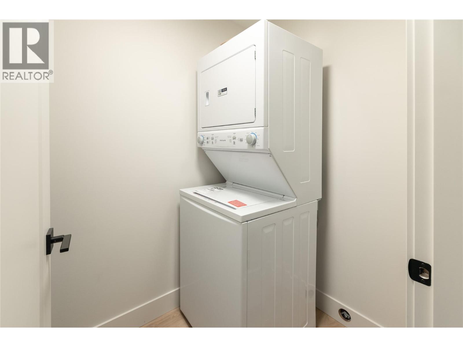 2125 Montenegro Drive, Kelowna, British Columbia  V1P 0B2 - Photo 44 - 10387399