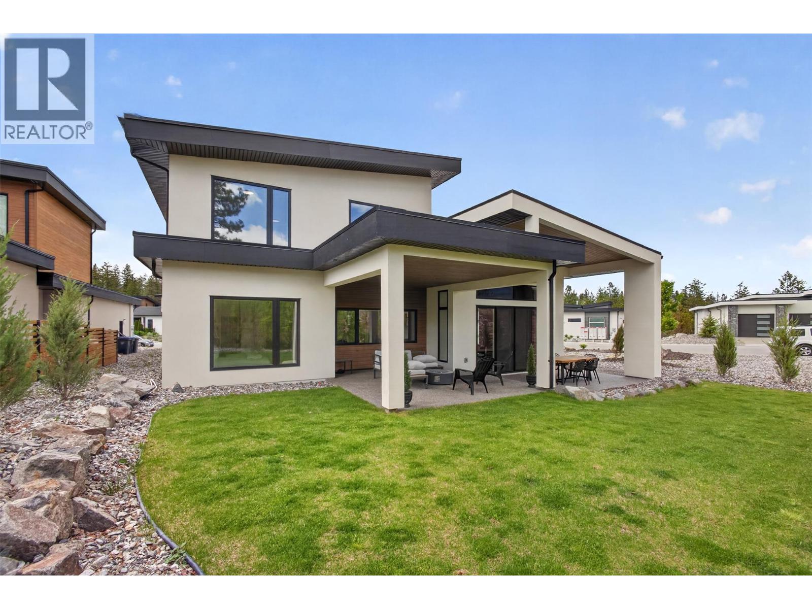 10255 Beacon Hill Drive, Lake Country, British Columbia  V4V 0A9 - Photo 3 - 10387014