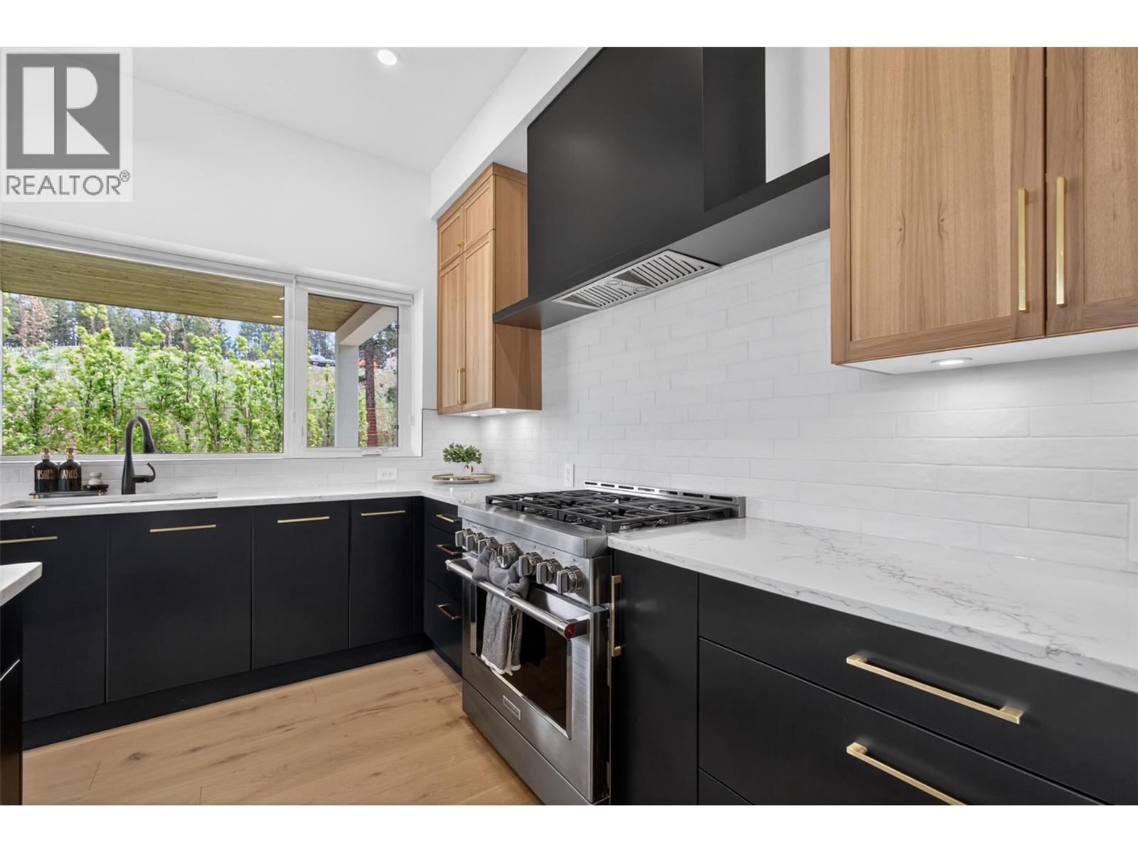 10255 Beacon Hill Drive, Lake Country, British Columbia  V4V 0A9 - Photo 8 - 10387014