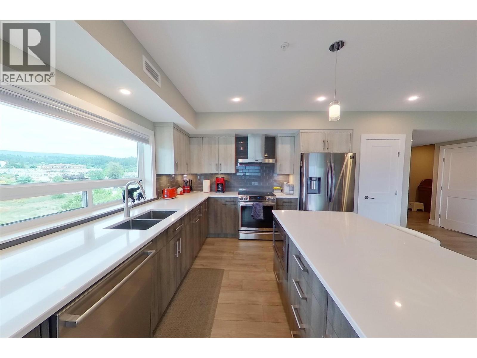131 Harbourfront Drive Ne Unit# 503, Salmon Arm, British Columbia  V1E 0G4 - Photo 8 - 10388263