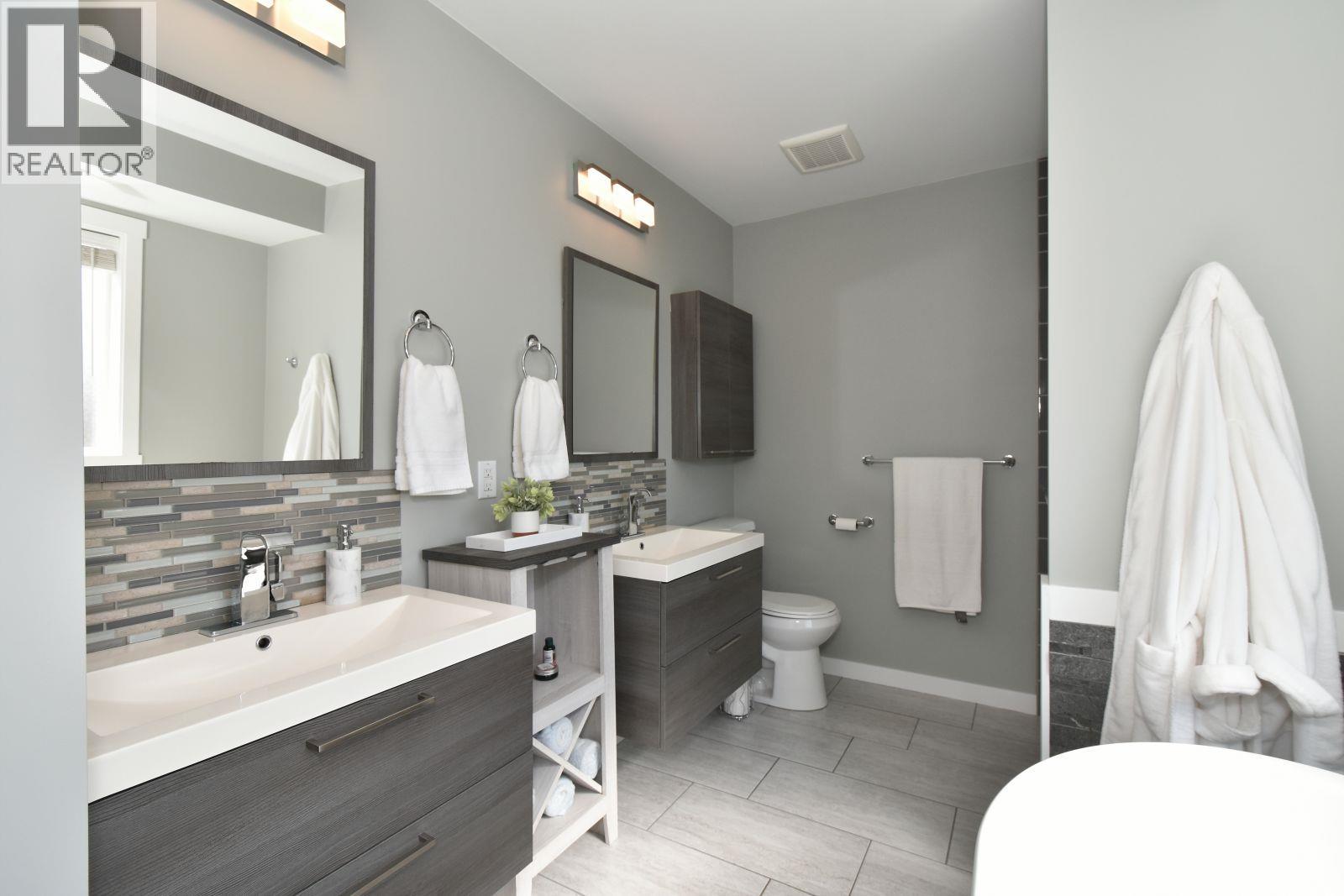 2592 Alpen Paradies Road Unit# 38, Blind Bay, British Columbia  V0E 1H1 - Photo 20 - 10387905