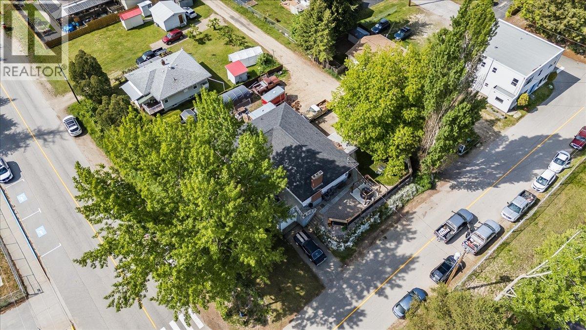 750 7th Avenue, Castlegar, British Columbia  V1N 1R7 - Photo 14 - 10388074