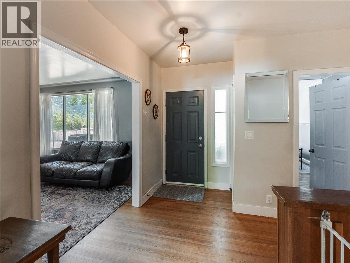 750 7th Avenue, Castlegar, British Columbia  V1N 1R7 - Photo 15 - 10388074