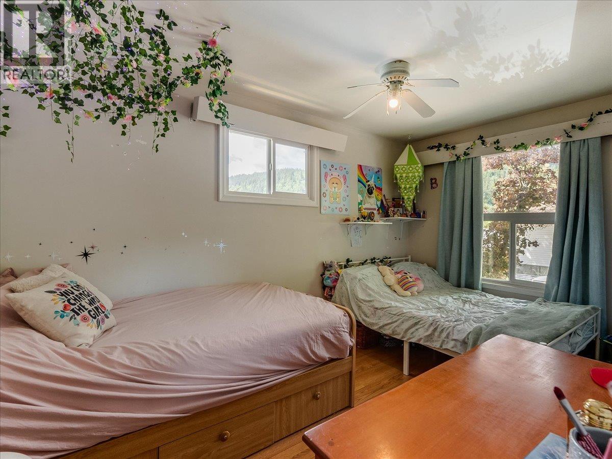 750 7th Avenue, Castlegar, British Columbia  V1N 1R7 - Photo 39 - 10388074