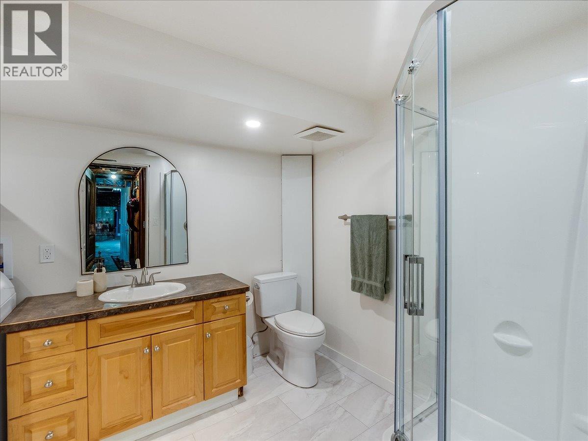 750 7th Avenue, Castlegar, British Columbia  V1N 1R7 - Photo 43 - 10388074