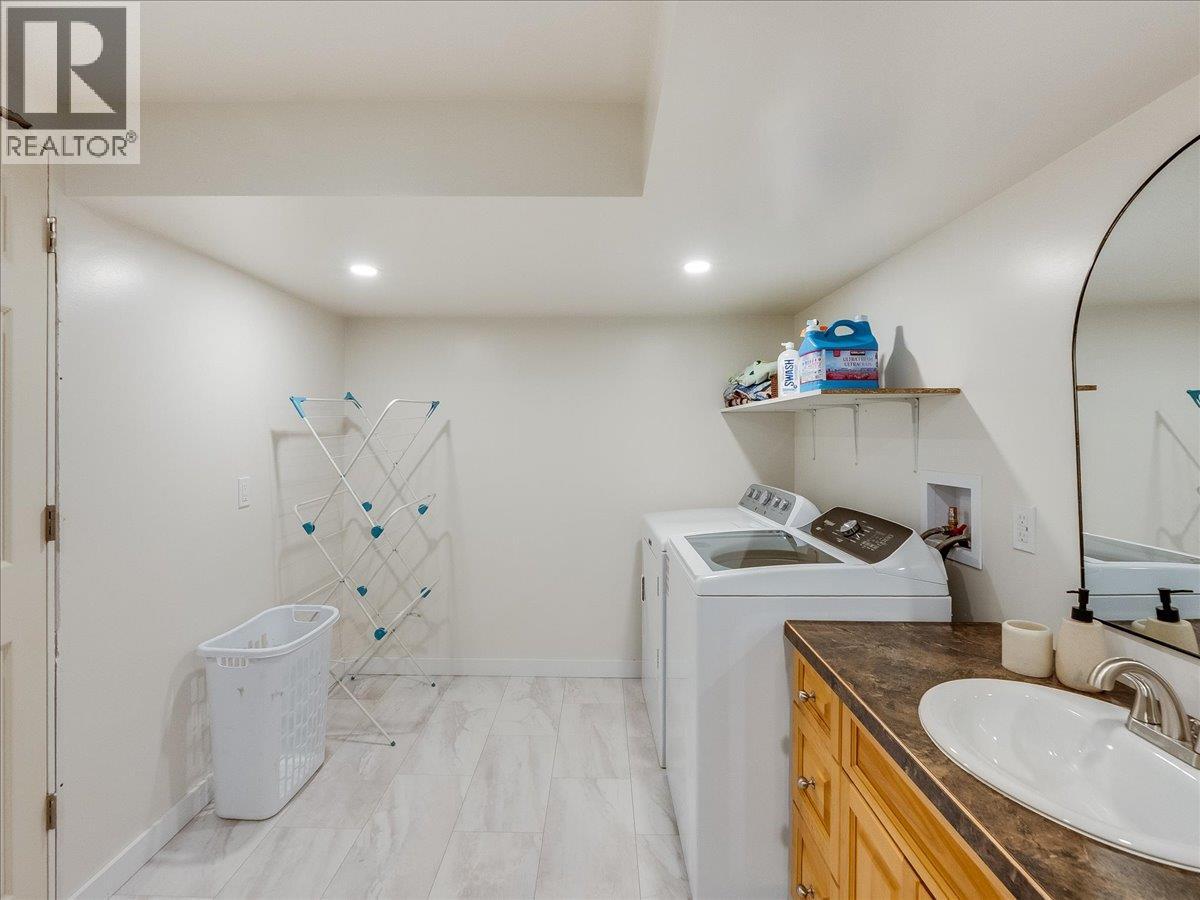 750 7th Avenue, Castlegar, British Columbia  V1N 1R7 - Photo 44 - 10388074