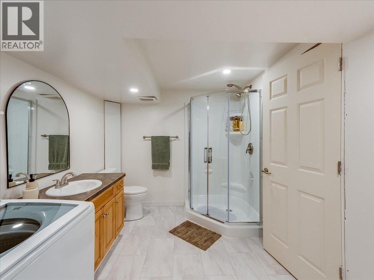750 7th Avenue, Castlegar, British Columbia  V1N 1R7 - Photo 45 - 10388074