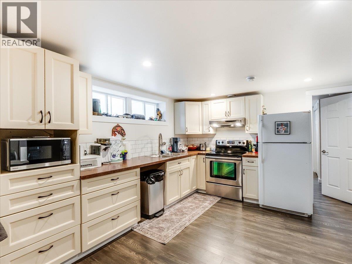 750 7th Avenue, Castlegar, British Columbia  V1N 1R7 - Photo 47 - 10388074