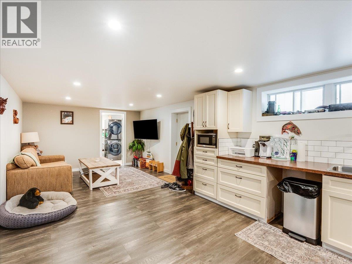 750 7th Avenue, Castlegar, British Columbia  V1N 1R7 - Photo 48 - 10388074