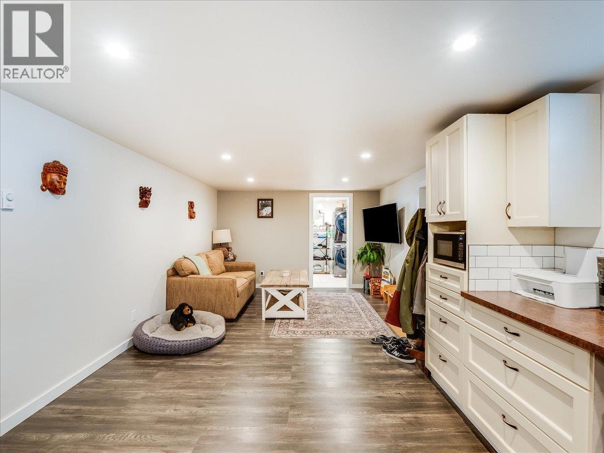750 7th Avenue, Castlegar, British Columbia  V1N 1R7 - Photo 49 - 10388074