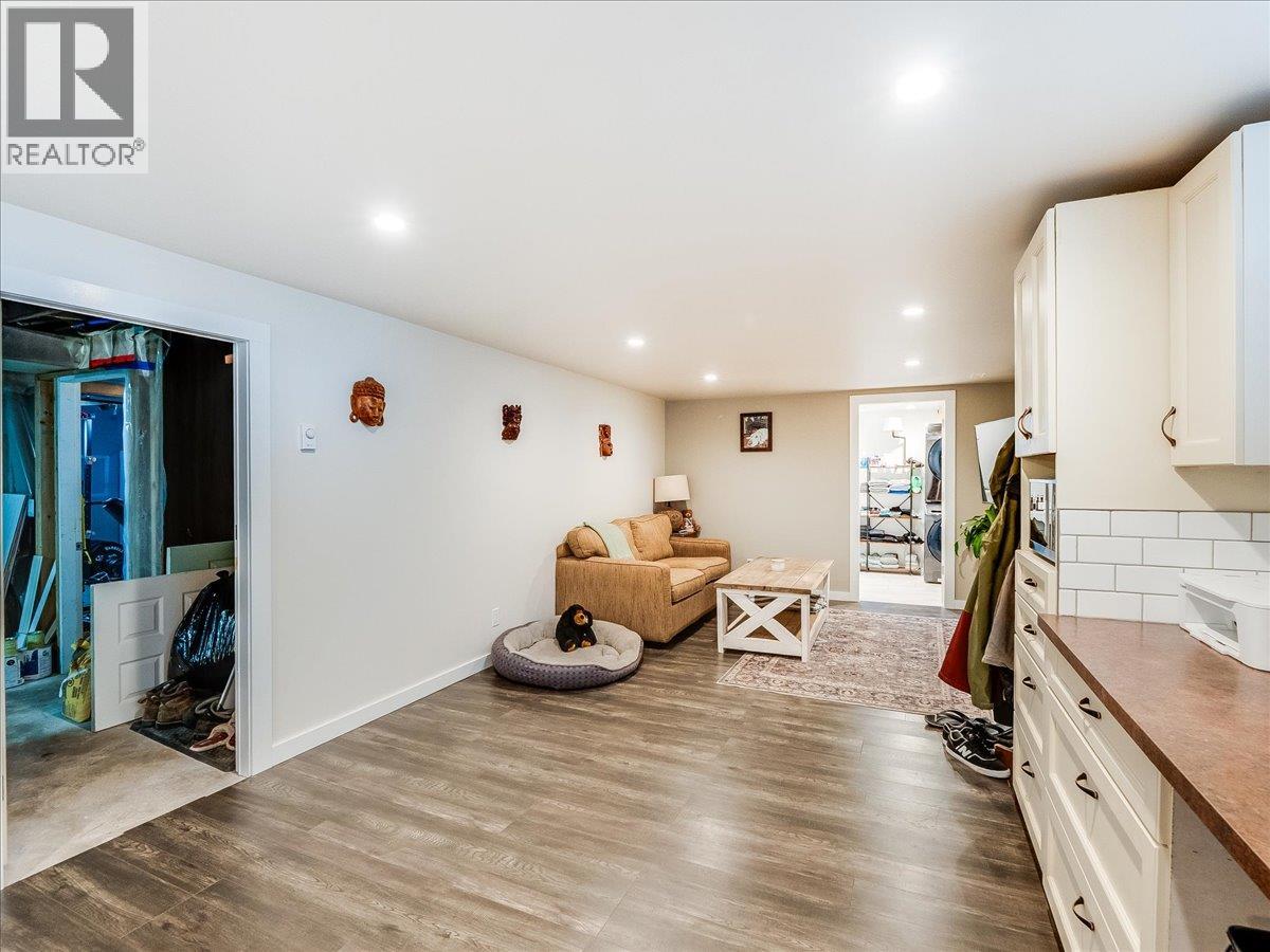750 7th Avenue, Castlegar, British Columbia  V1N 1R7 - Photo 50 - 10388074