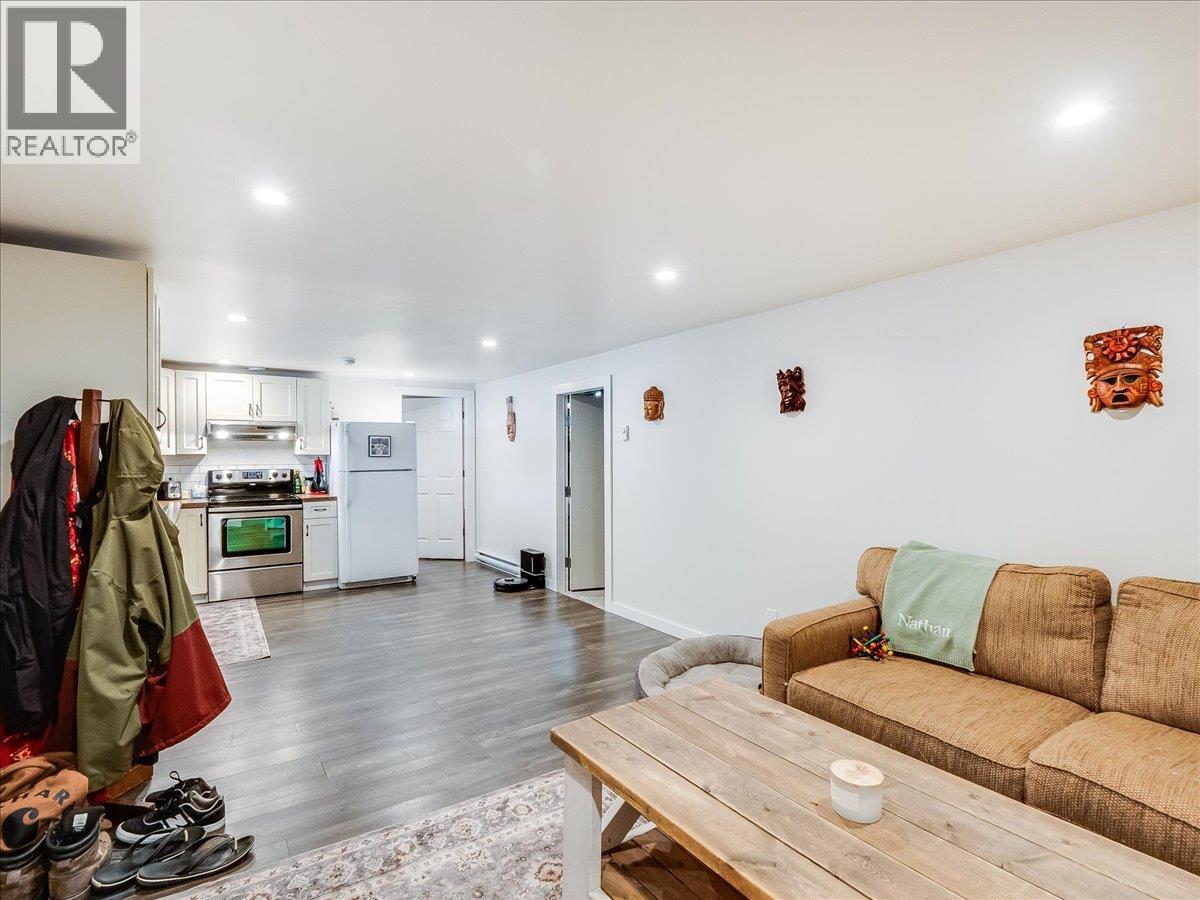 750 7th Avenue, Castlegar, British Columbia  V1N 1R7 - Photo 51 - 10388074