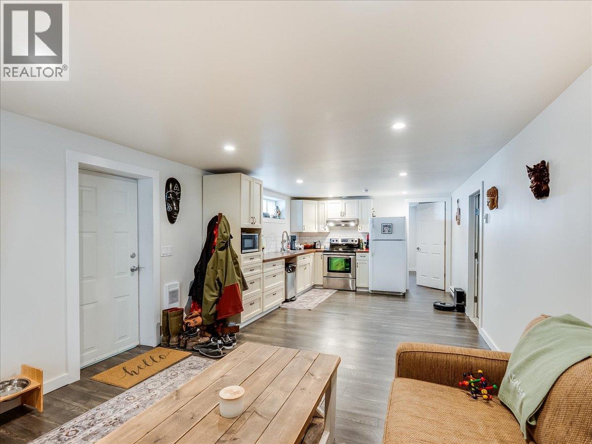750 7th Avenue, Castlegar, British Columbia  V1N 1R7 - Photo 53 - 10388074