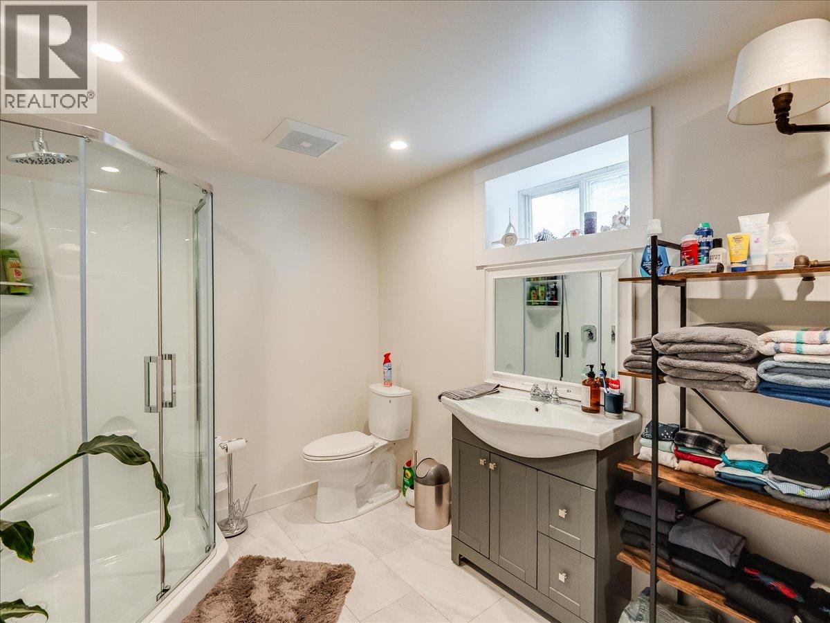 750 7th Avenue, Castlegar, British Columbia  V1N 1R7 - Photo 55 - 10388074